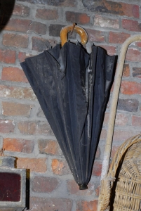 Paraplu van pastoor Hennekens. Pastoor in Wolder van 1954 tot 1970